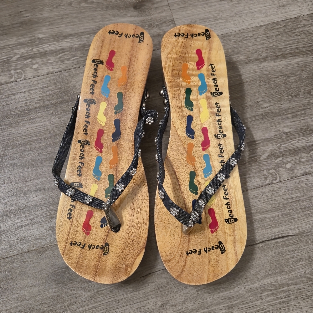 Summer Fun Unique Beach Feet Wooden Sandals Silver Flower Embellishments Size 8
